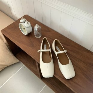 kamames Head Single Shoes Women's 2024 Spring New French Vintage Grandma Shoes Chain Buttons V Mouth Women's Shoes Shallow Bean Shoes