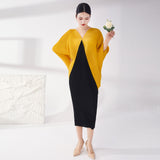 2025 Fashion high-end temperament large size dress pleated loose bat sleeve contrasting color splicing straight elegant long dress