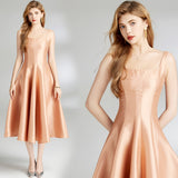 The real shot is in stock, and the new women's clothing is waist-closed and thin, small dress, suspender dress.