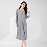 2025 summer mom dress women's high-end Popular style v-neck loose large size middle-aged elegant medium and long dress