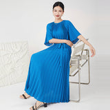 2025 Pleated dress women's spring and summer new high-end  loose long lace-up drape holiday skirt
