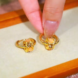 autumn and winter new coffee-colored interlocking earrings are fashionable and can be split into small waist ear buckles, a two-wear earring.