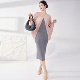 2025 Fashion high-end temperament large size dress pleated loose bat sleeve contrasting color splicing straight elegant long dress