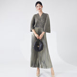 2025 Large size dress women's high-end bronzing loose  Popular trade bat sleeves slim pleated skirt long dress