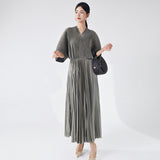 2025 Large size dress women's high-end bronzing loose  Popular trade bat sleeves slim pleated skirt long dress