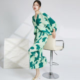 2025 bat sleeve pleated dress v-neck loose meat covering high-end women's clothing one-step straight long dress Popular style
