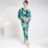 2025 bat sleeve pleated dress v-neck loose meat covering high-end women's clothing one-step straight long dress Popular style